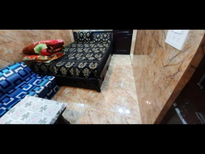 Room in Guest room - Posh S Delhi Foreigners Area, Lajpat Nagar